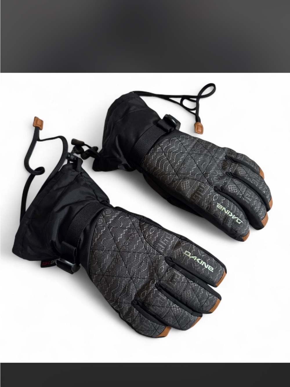 Dakine Black Quilted Insulated Womens Ski and Snowboarding Gloves